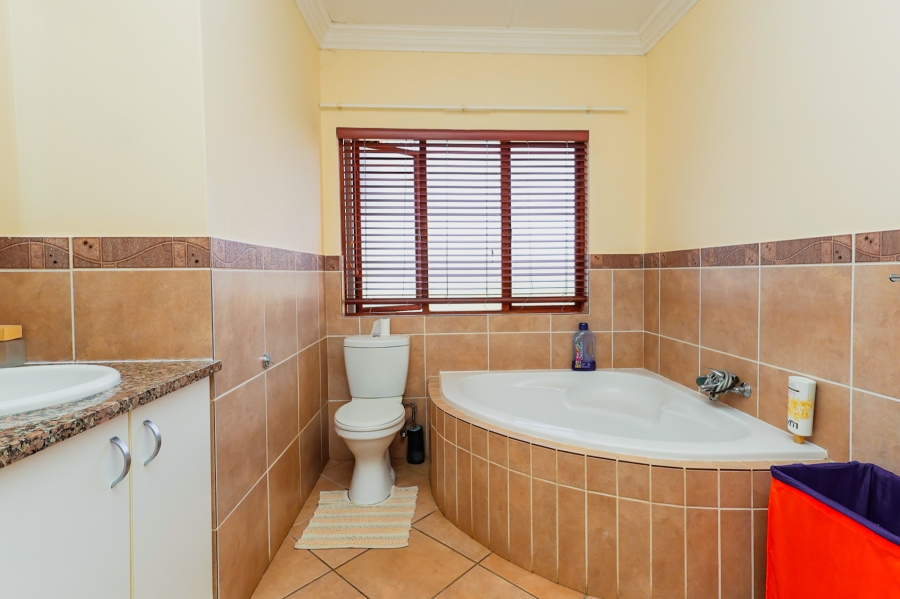 3 Bedroom Property for Sale in The Coves North West